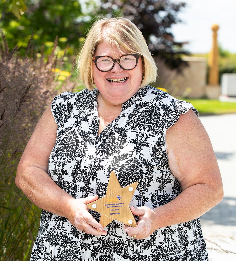 Elaine Thorpe holding award